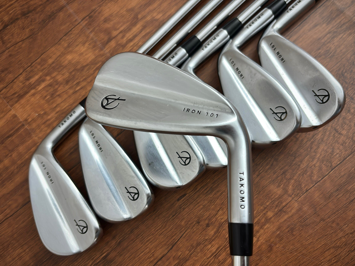 Takomo 101 Iron Set 4-PW / KBS Tour Lite Regular Flex