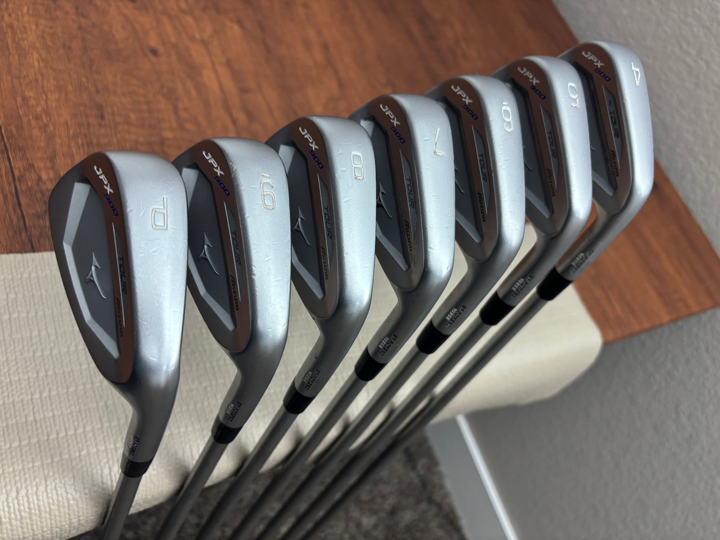 Mizuno JPX 900 Tour Iron Set 4-PW / KBS Tour 125 Stiff+