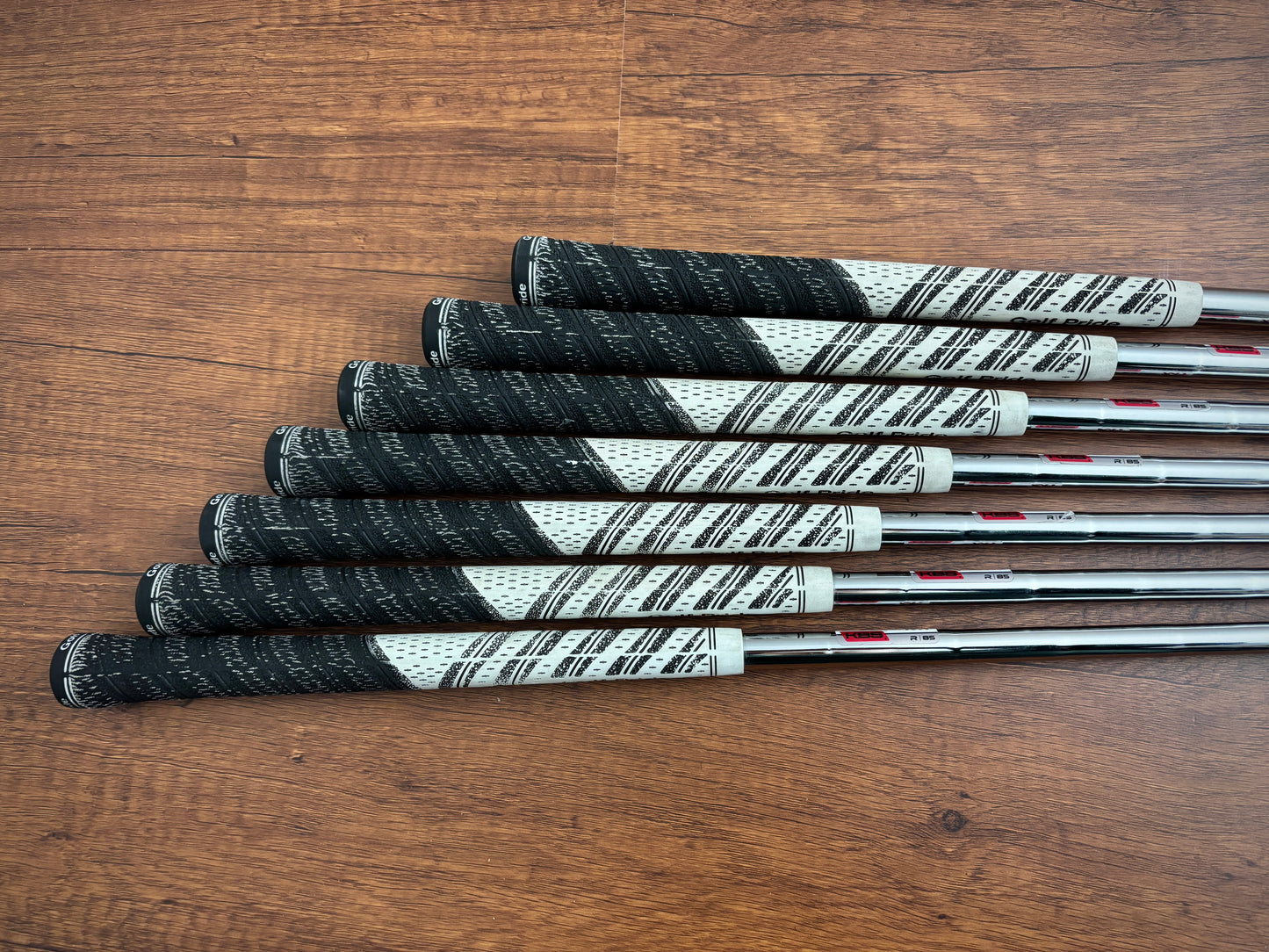 (Left-handed) Taylormade SIM 2 Max Iron Set 5-AW / KBS Max MT Regular Flex