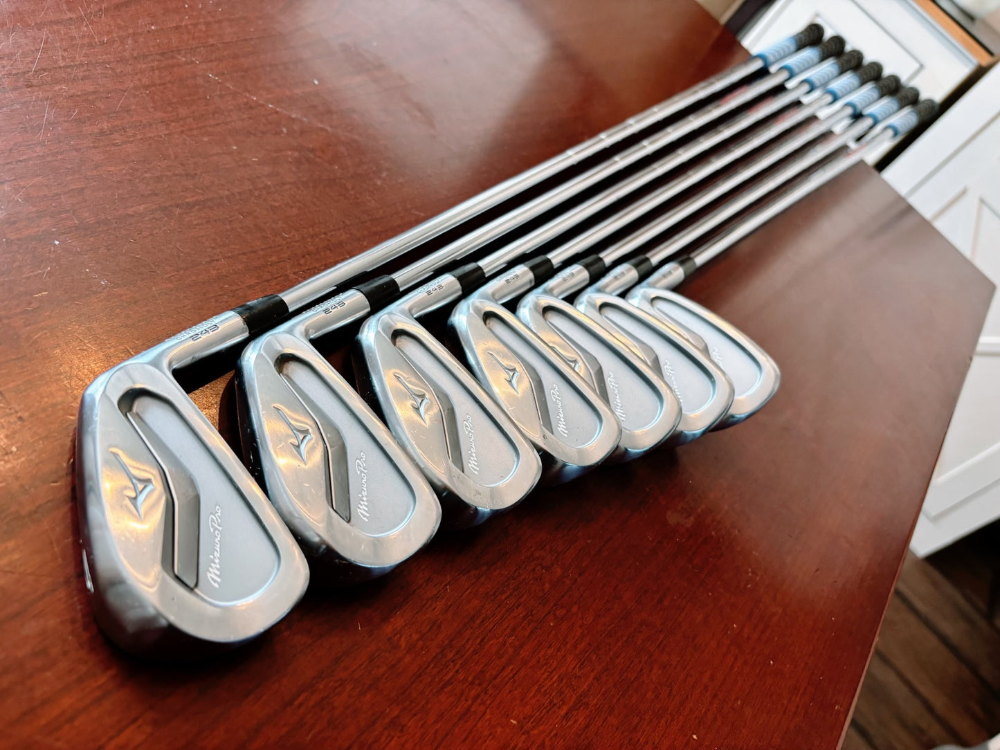 Mizuno Pro 243 Iron Set 4-PW / True Temper Elevate Stiff