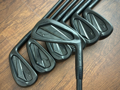 Mizuno JPX 925 Forged Black Iron Set 4-PW / Dynamic Gold S400 Stiff