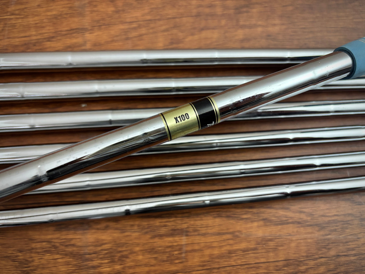 (Left-handed) Taylormade P790 '25 Iron Set 4-PW / Dynamic Gold X100 X-Stiff