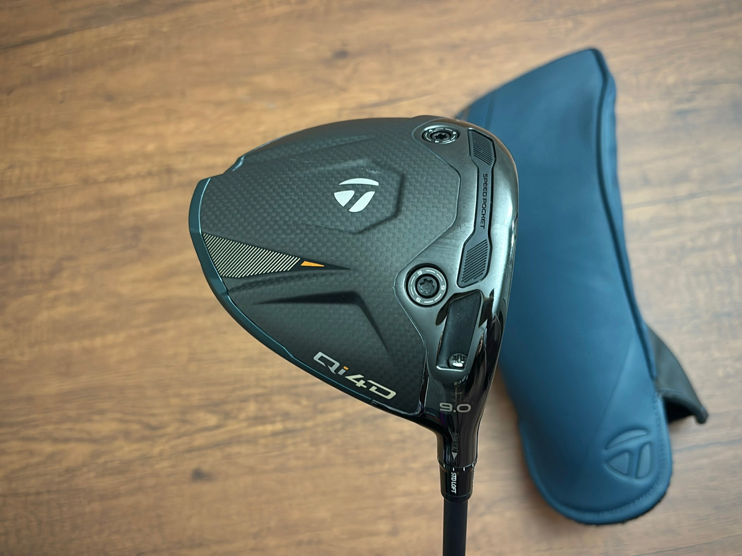 Taylormade Qi4D Driver 9* + headcover / X-Stiff