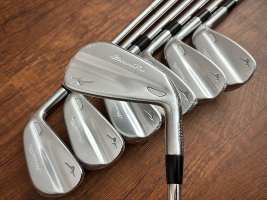*NEW IN PLASTIC* Mizuno M-15 Iron Set 4-PW / True Temper AMT Stiff