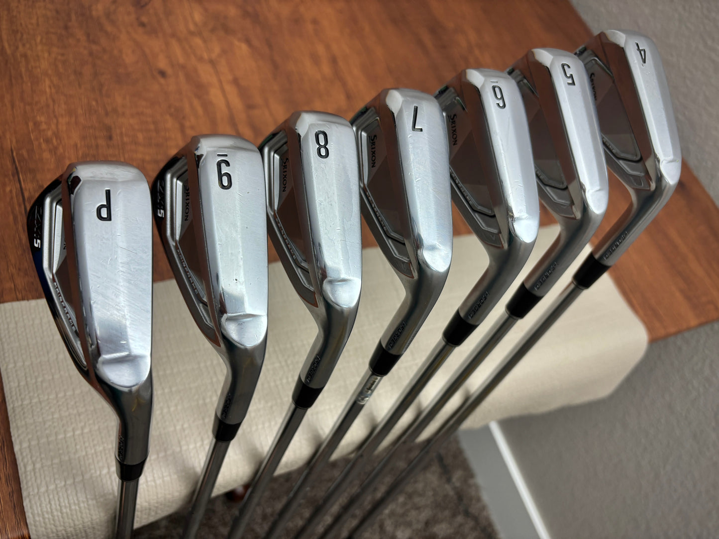 Srixon ZXi5 Iron Set 4-PW / Dynamic Gold S300 Stiff