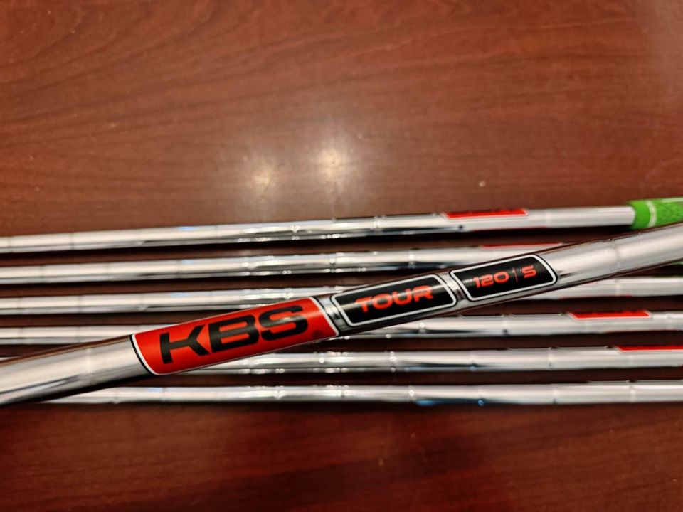 Taylormade P7MB Iron Set 4-PW / KBS Tour 120 Stiff