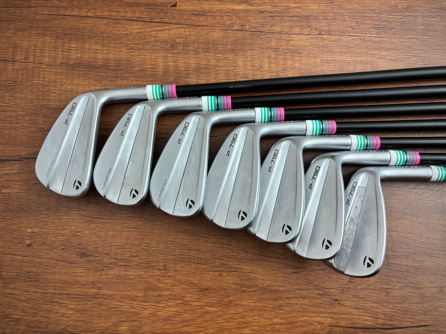 Taylormade P790 ‘23 Iron Set 5-AW / Fujikura Axiom X-Stiff w Velocore