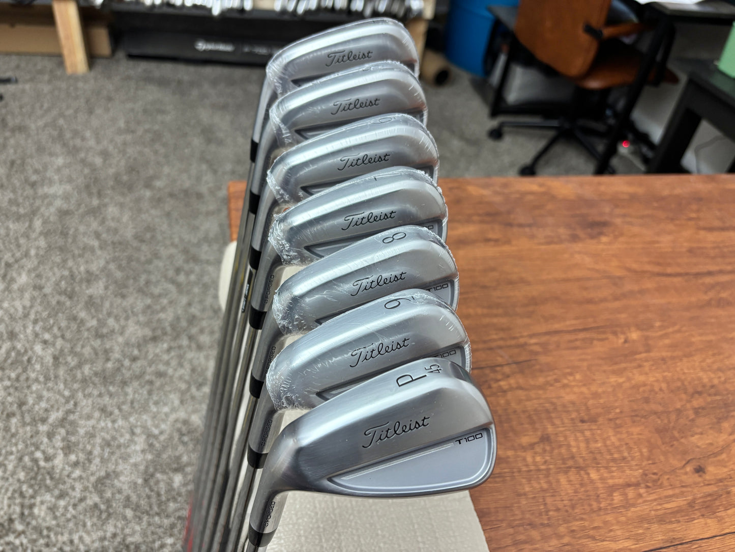 (Left-handed) *NEW IN PLASTIC Titleist T100 '25 Forged Iron Set 4-PW / NS Pro 105 X-Stiff