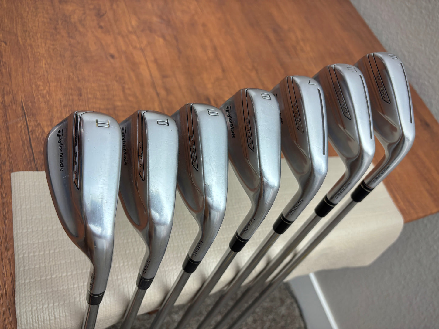 Taylormade P790 Iron Set 5-AW / Dynamic Gold R300 Regular Flex