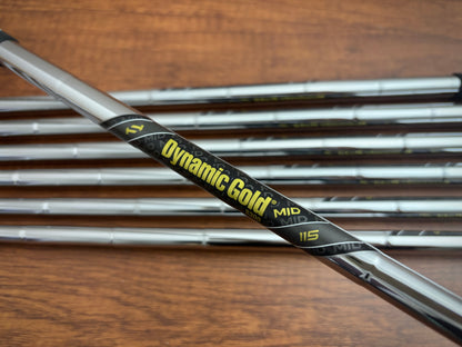 *NEW IN PLASTIC* Wilson Staff Model Blades 2024 4-PW / Dynamic Gold S300 Stiff