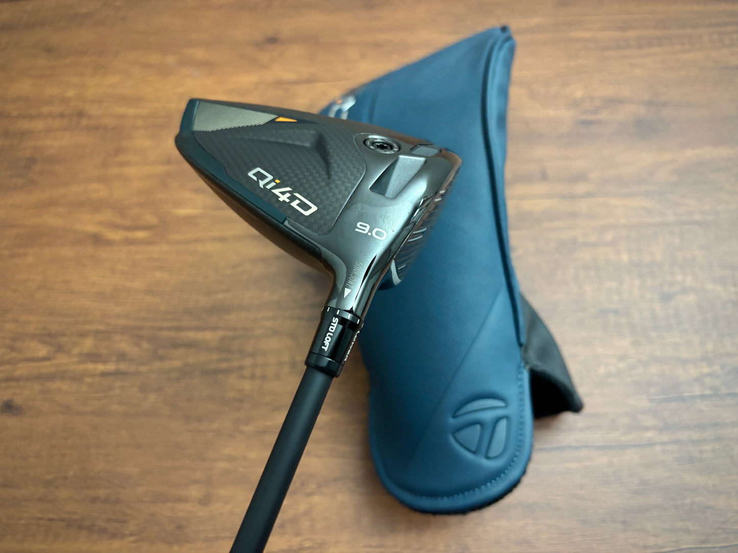 Taylormade Qi4D Driver 9* + headcover / X-Stiff