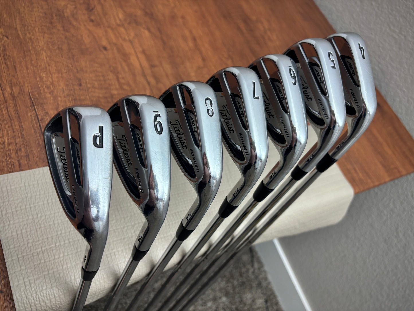 Titleist AP2 714 Iron Set 4-PW / Dynamic Gold X100 X-Stiff