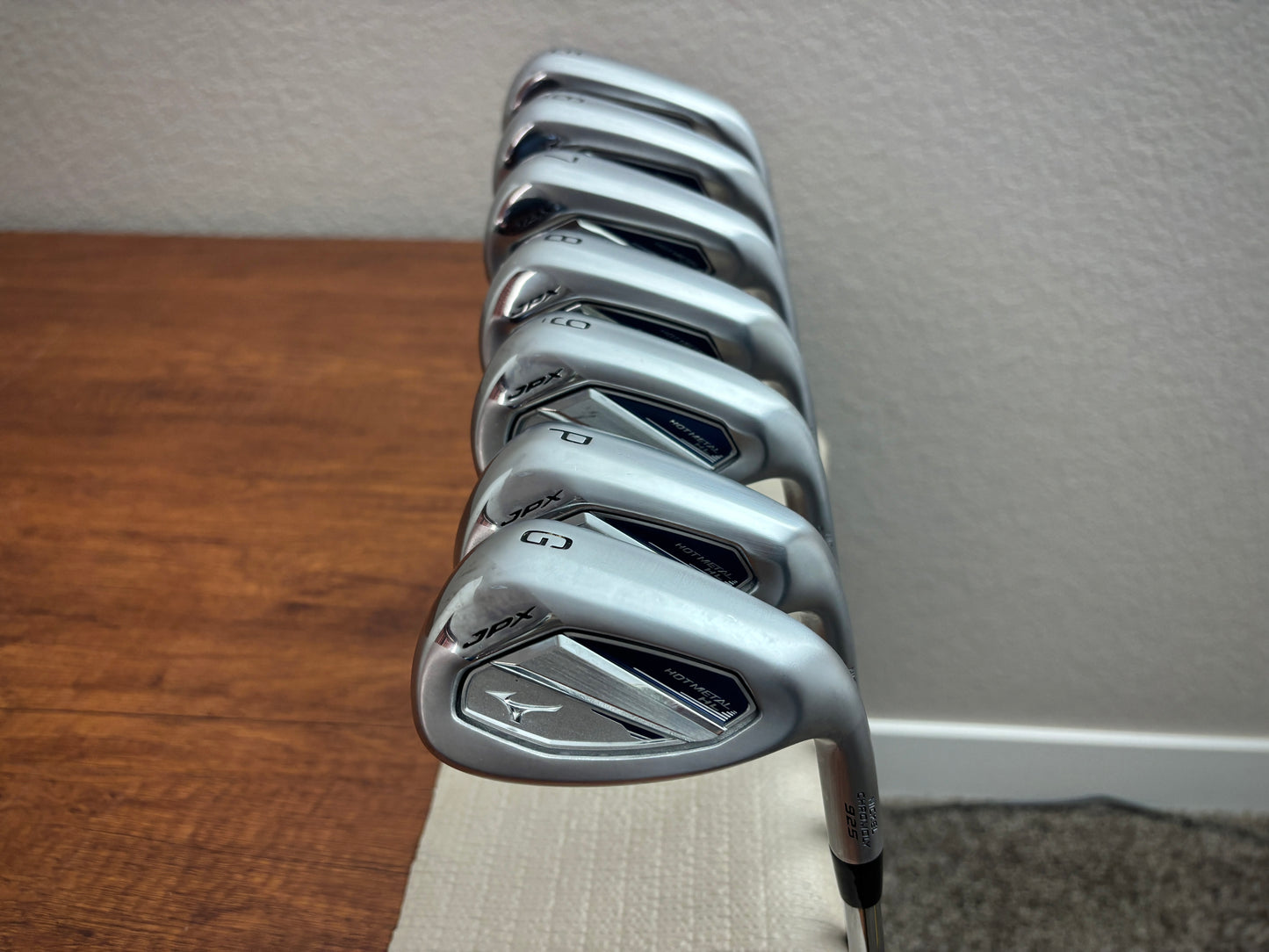 (+1") Mizuno JPX 925 Hot Metal Iron Set 5-GW / Dynamic Gold R300 Regular Flex