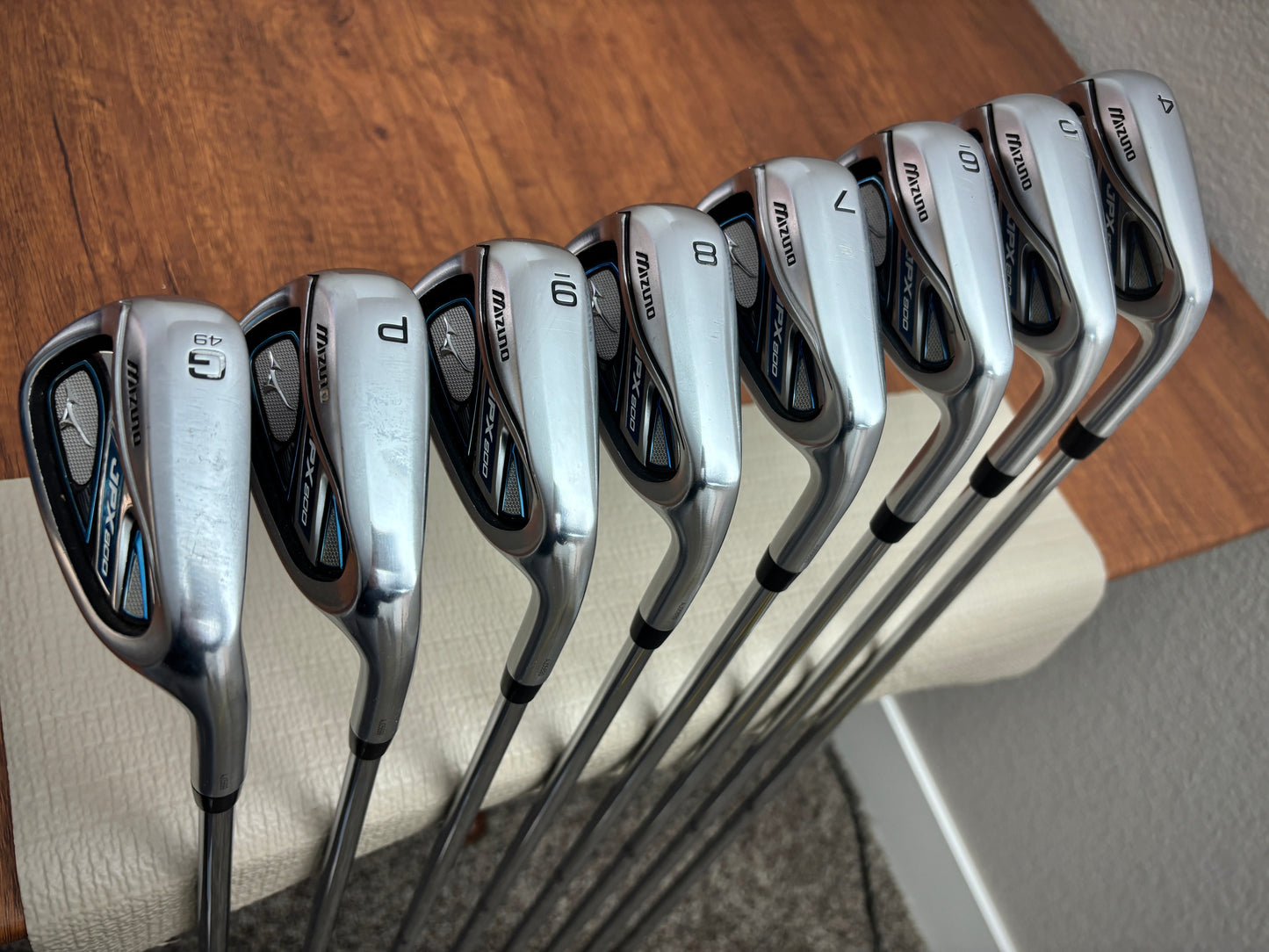 Mizuno JPX 800 Iron Set 4-GW / Dynamic Gold XP Regular Flex
