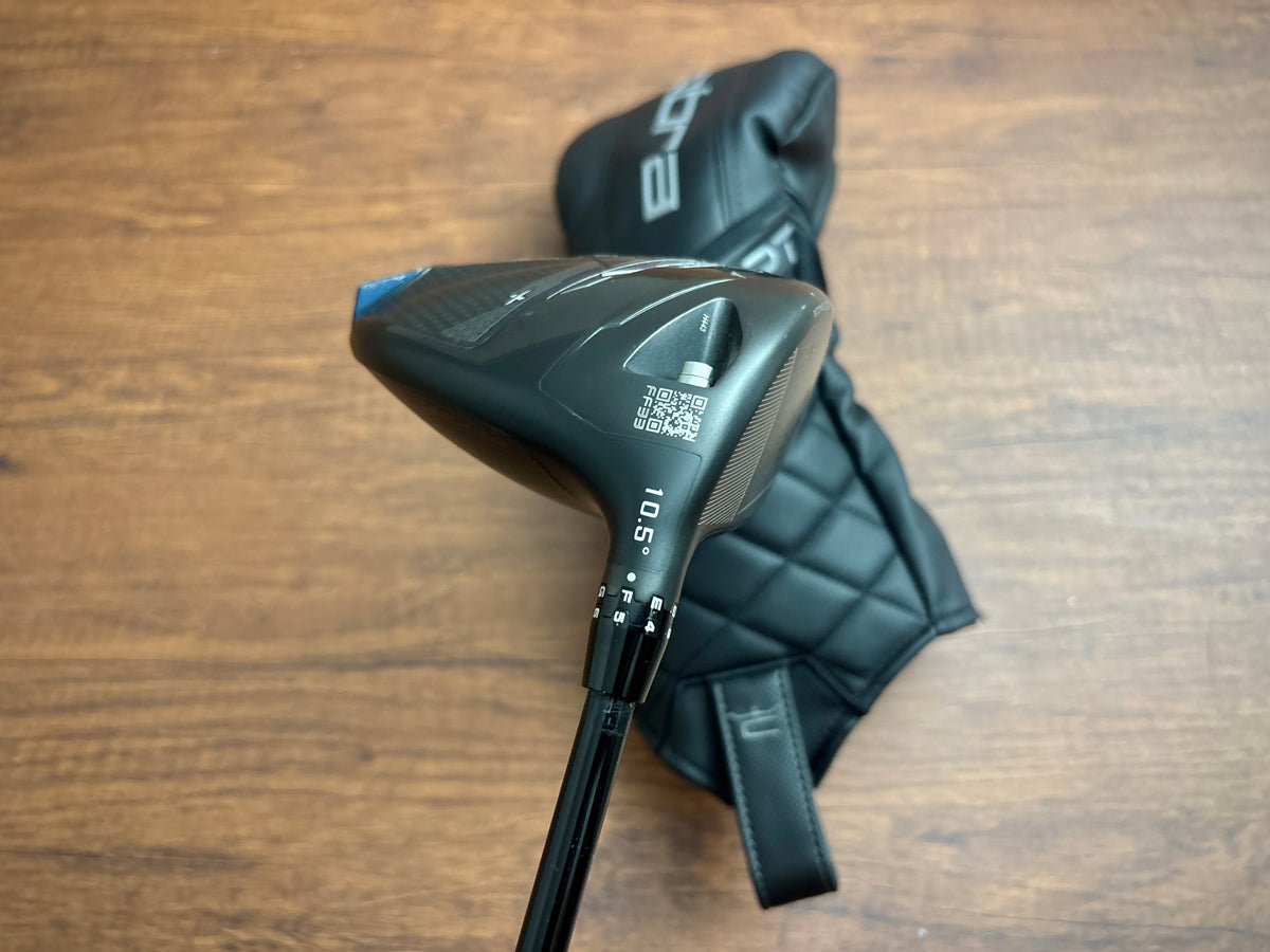 Cobra DS Adapt X Driver 10.5* + headcover / X-Stiff