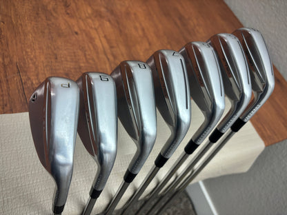 Taylormade P790 '25 Iron Set 4-PW / Dynamic Gold R300 Regular Flex